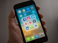 Téléphone application réseaux sociaux